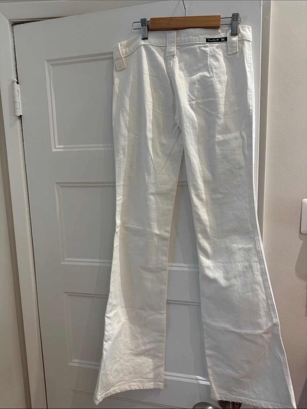 Frankie B. White Flared Jeans - Picture 4 of 4